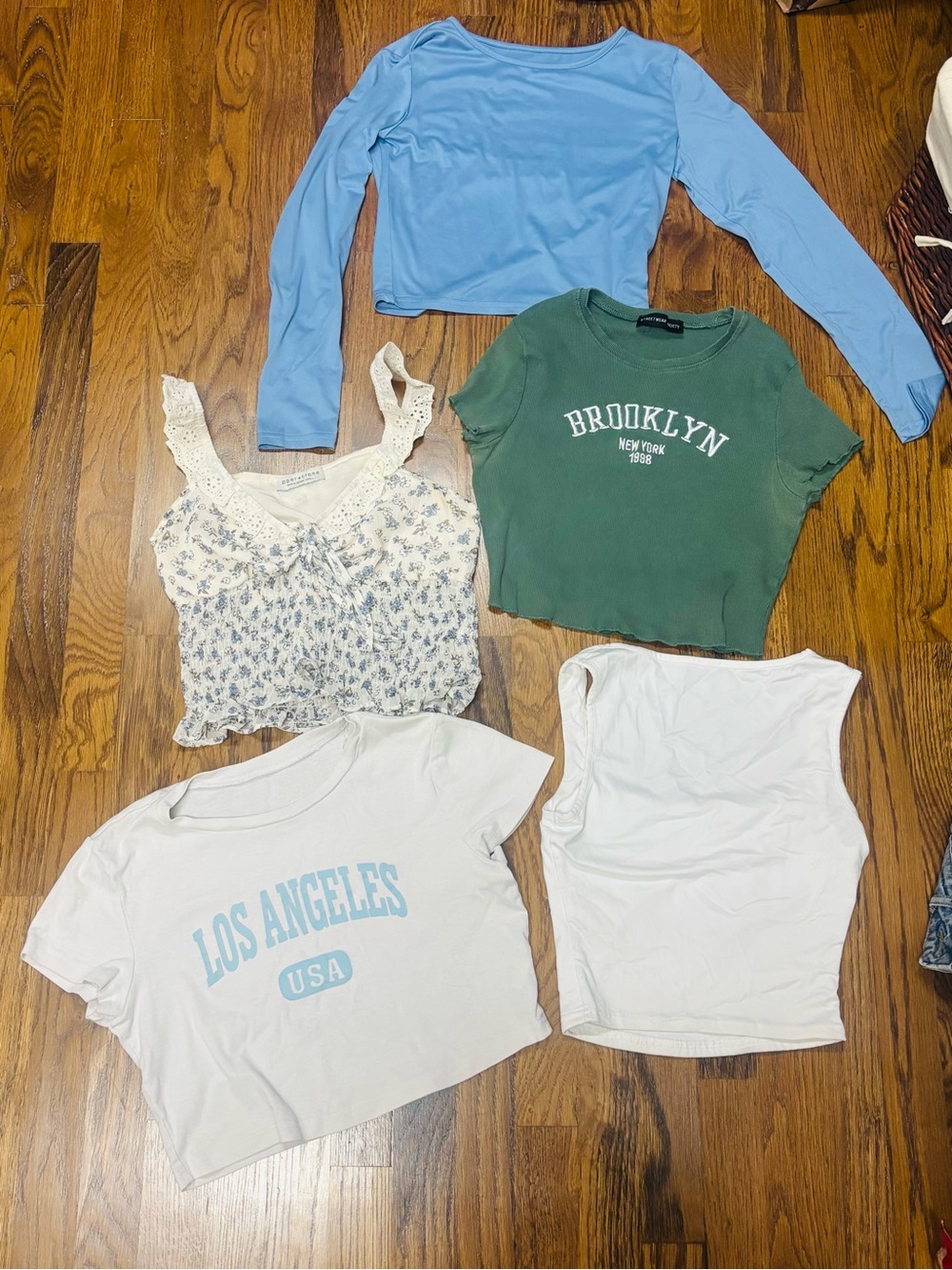 Bundle of 5 women sz XS or girl’s sz 14-18 years tops